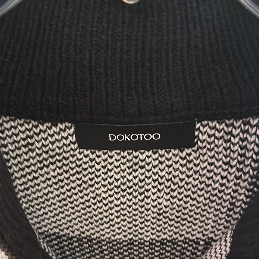 Dokotoo || Black and White Checkered Women's Sweater - Picture 3 of 6